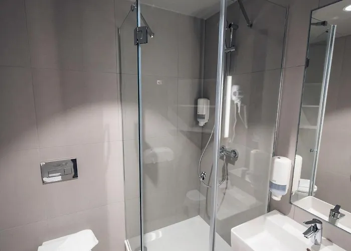 Komandu Sporta Spelu Halles Viesnica * Riga